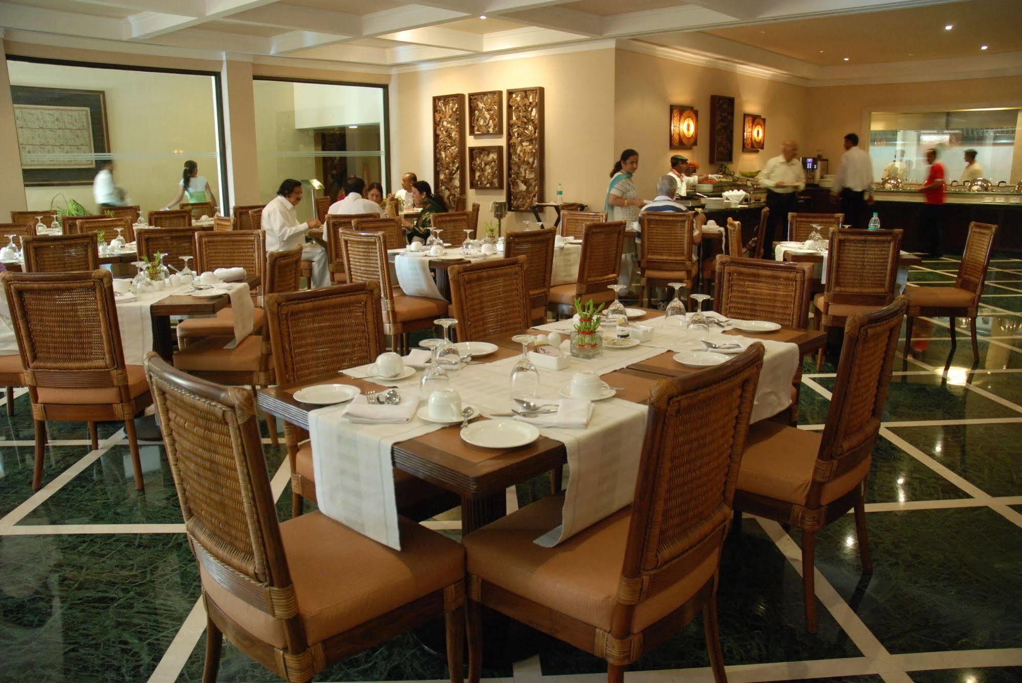 The Lalit Traveller Khajuraho Hotel Ngoại thất bức ảnh